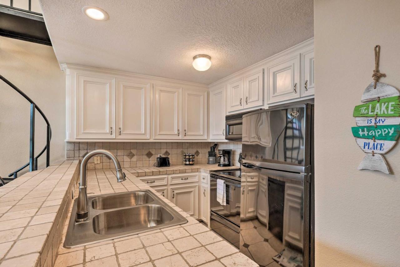 Idyllic Montgomery Condo With Pool And Lake View! 외부 사진
