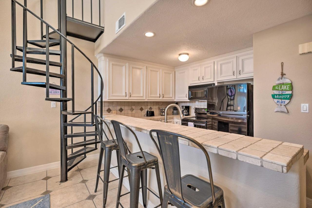 Idyllic Montgomery Condo With Pool And Lake View! 외부 사진