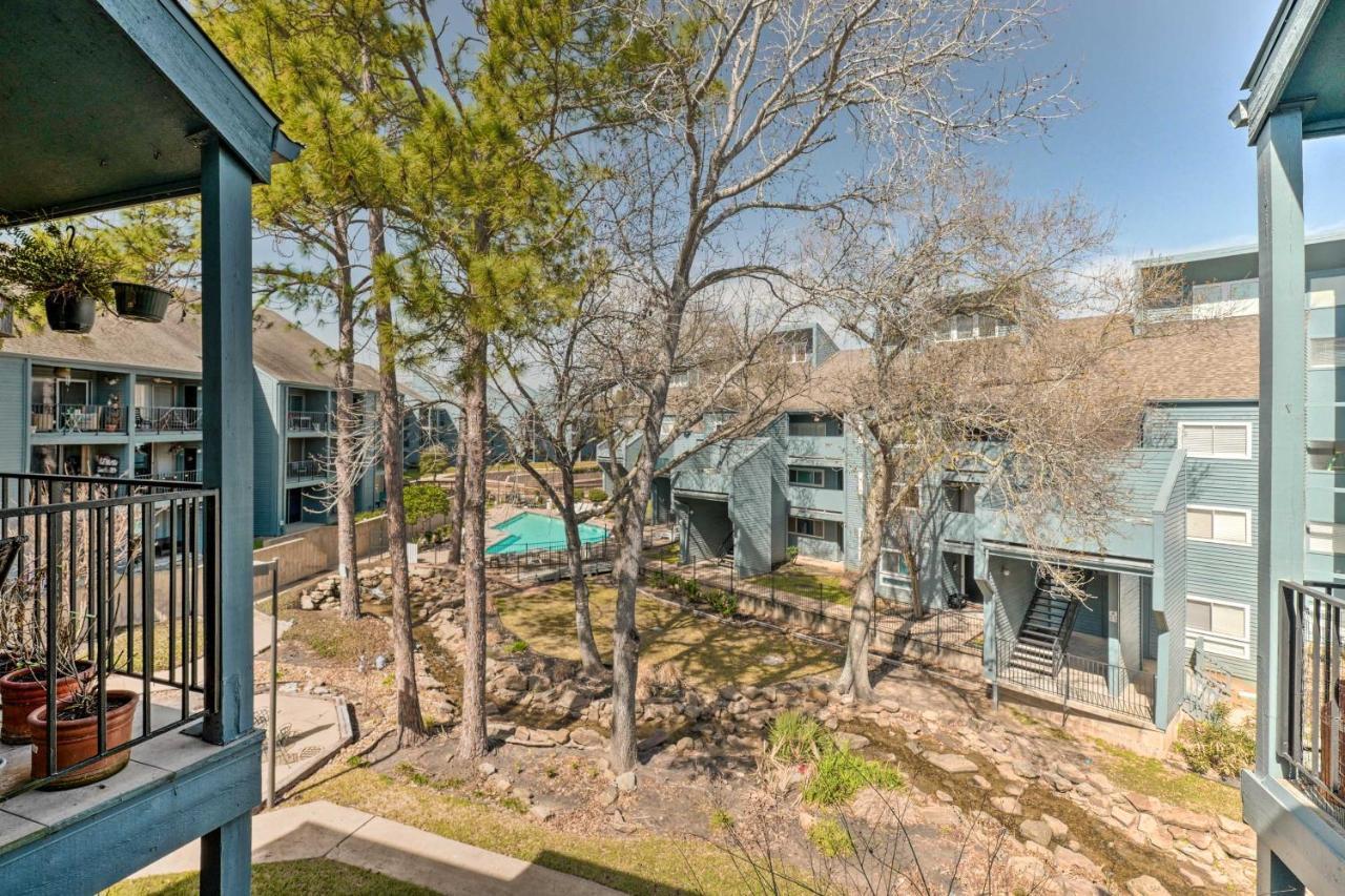 Idyllic Montgomery Condo With Pool And Lake View! 외부 사진