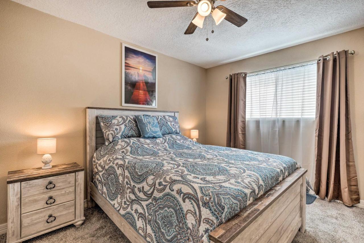 Idyllic Montgomery Condo With Pool And Lake View! 외부 사진