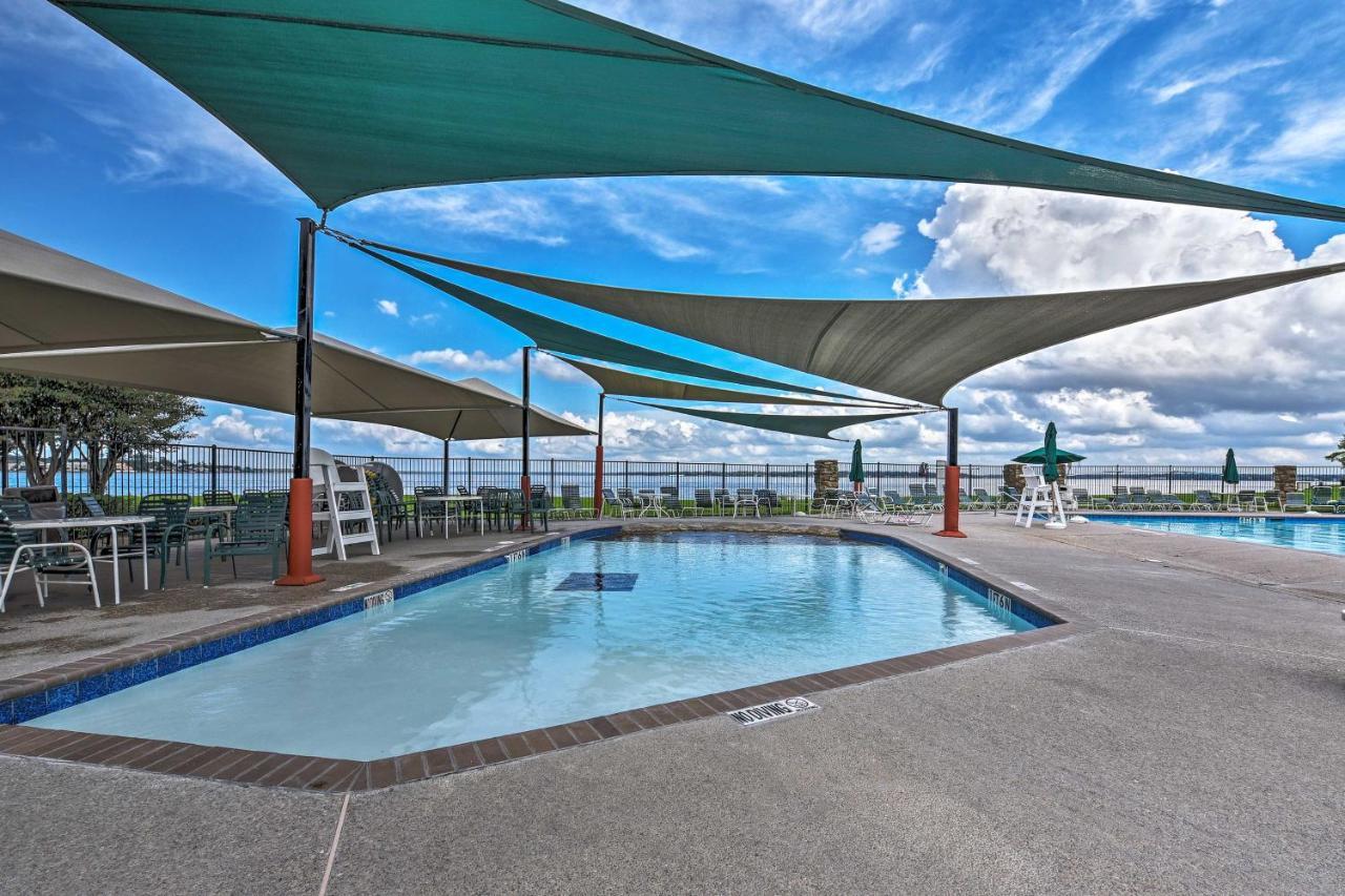 Idyllic Montgomery Condo With Pool And Lake View! 외부 사진