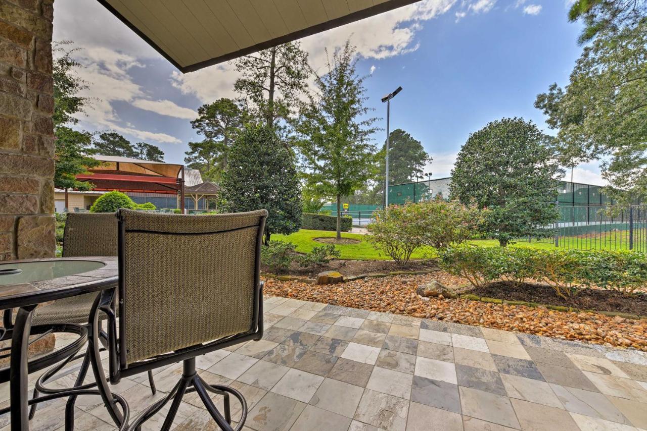 Idyllic Montgomery Condo With Pool And Lake View! 외부 사진