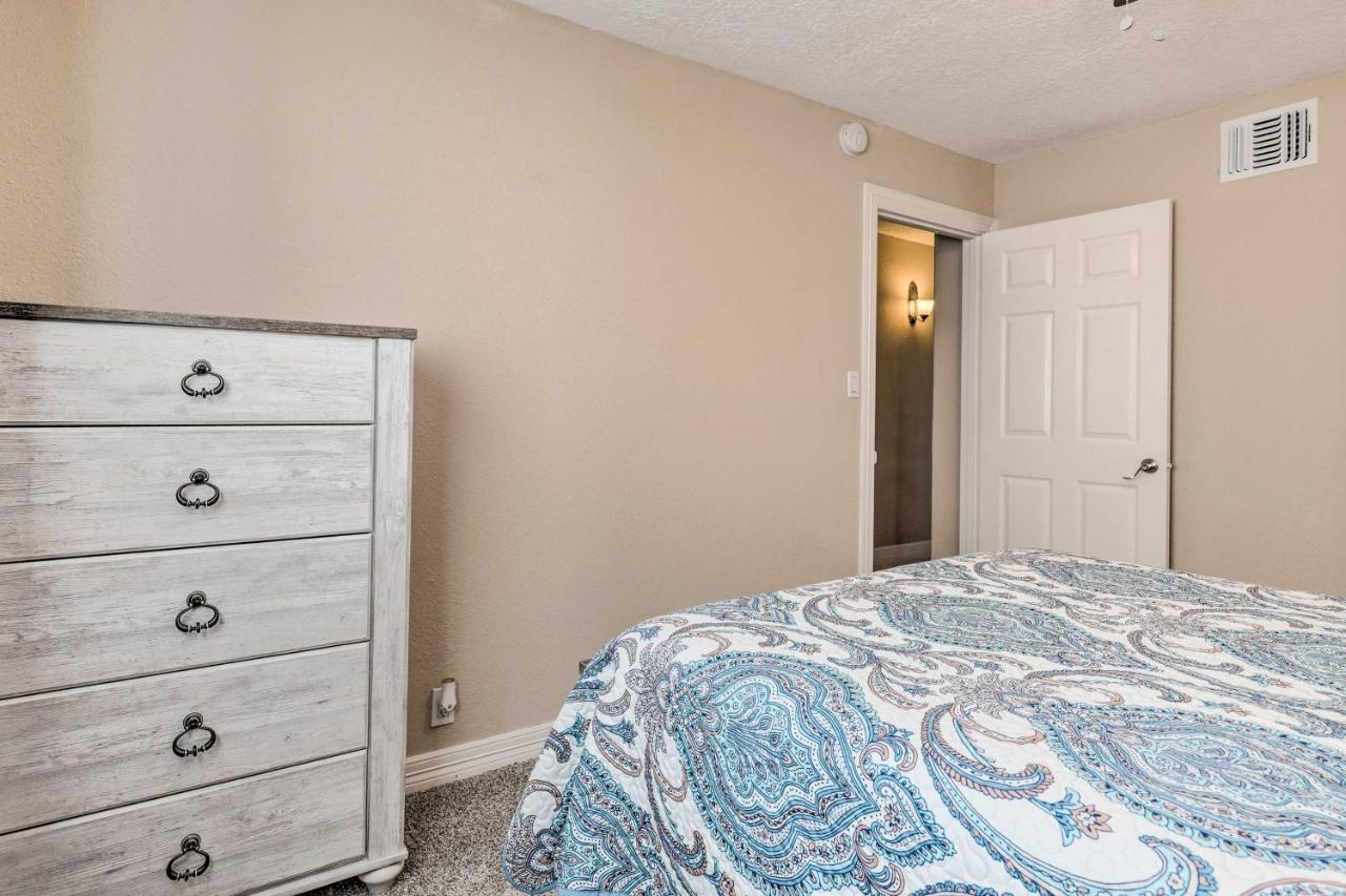 Idyllic Montgomery Condo With Pool And Lake View! 외부 사진