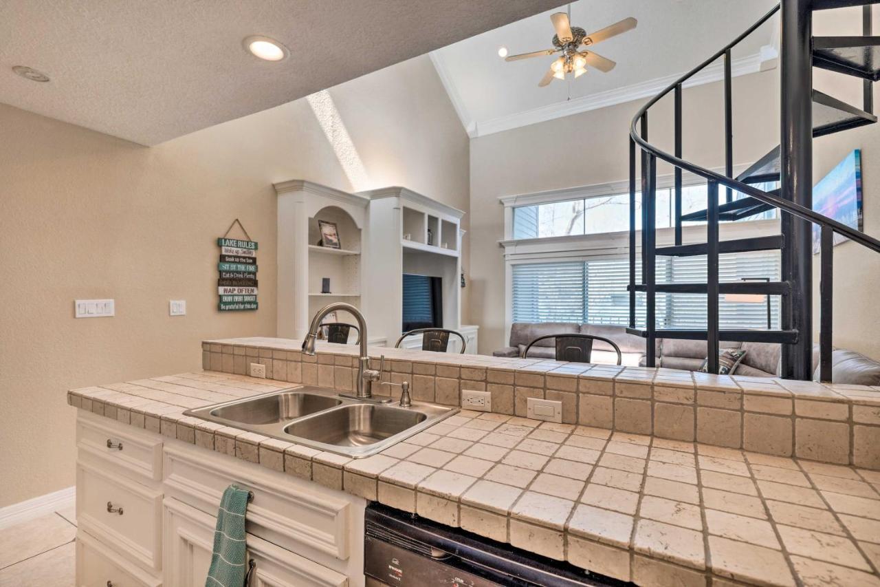 Idyllic Montgomery Condo With Pool And Lake View! 외부 사진