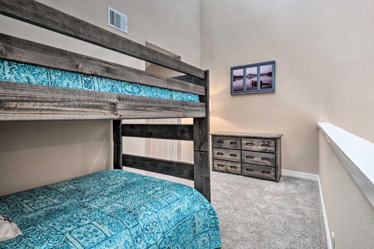 Idyllic Montgomery Condo With Pool And Lake View! 외부 사진