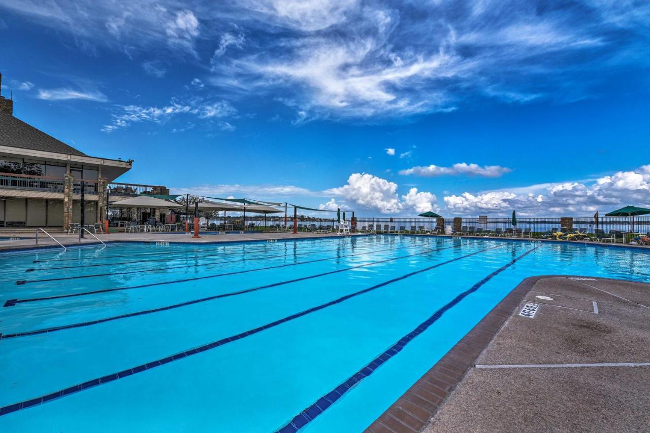 Idyllic Montgomery Condo With Pool And Lake View! 외부 사진